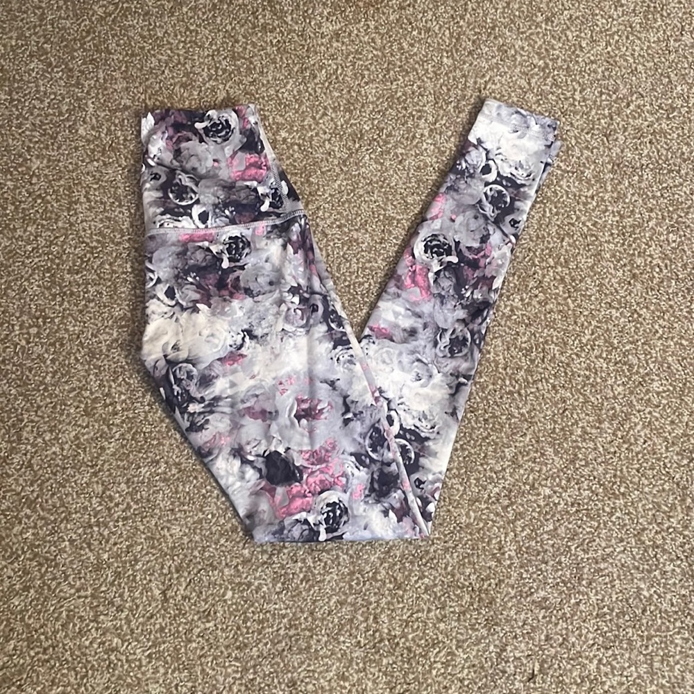 Lululemon Align Leggings, these are thicker and full length. Beautiful print ❤️